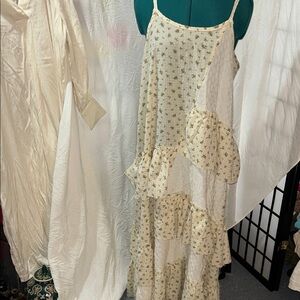 POL Floral Tiered Spaghetti-Strap Maxi Dress - Cream size medium